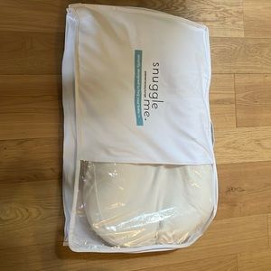 Snuggle me organic. Smoke free, pet free home.